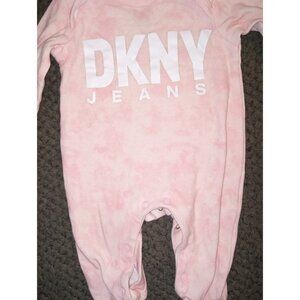Onesie DKNY newborn size 0 to 3 months